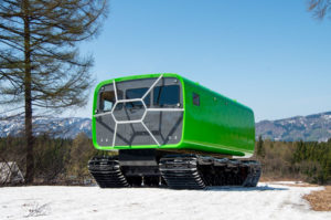 内陸用大型雪上車試験走行